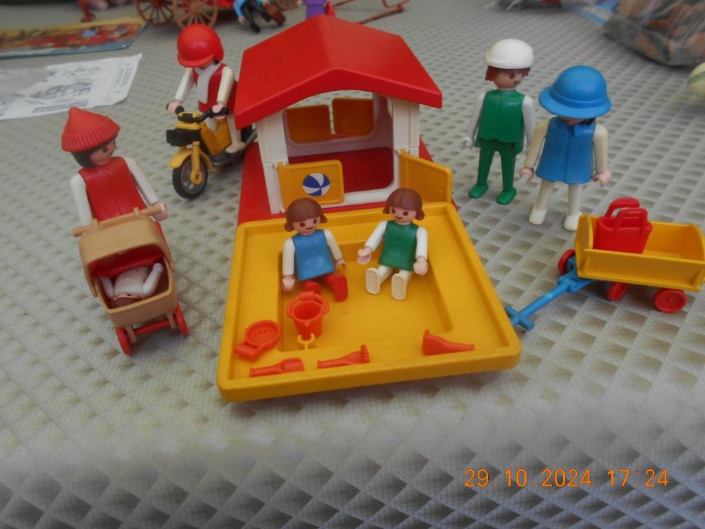 Playmobil, huisje   met extra setjes en  6 mannetjes, Ophalen of Verzenden, Zo goed als nieuw, Complete set
