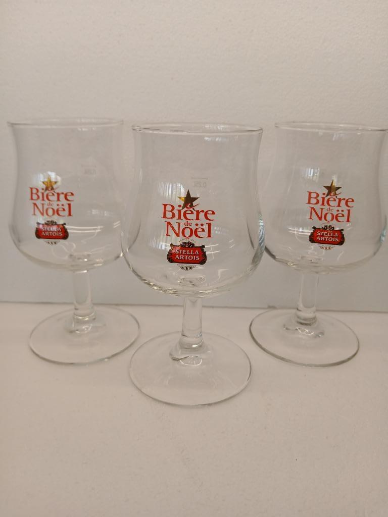Drie mooie kerstbierglazen van brouwerij STELLA ARTOI, Ophalen of Verzenden, Nieuw, Glas of Glazen, Stella Artois