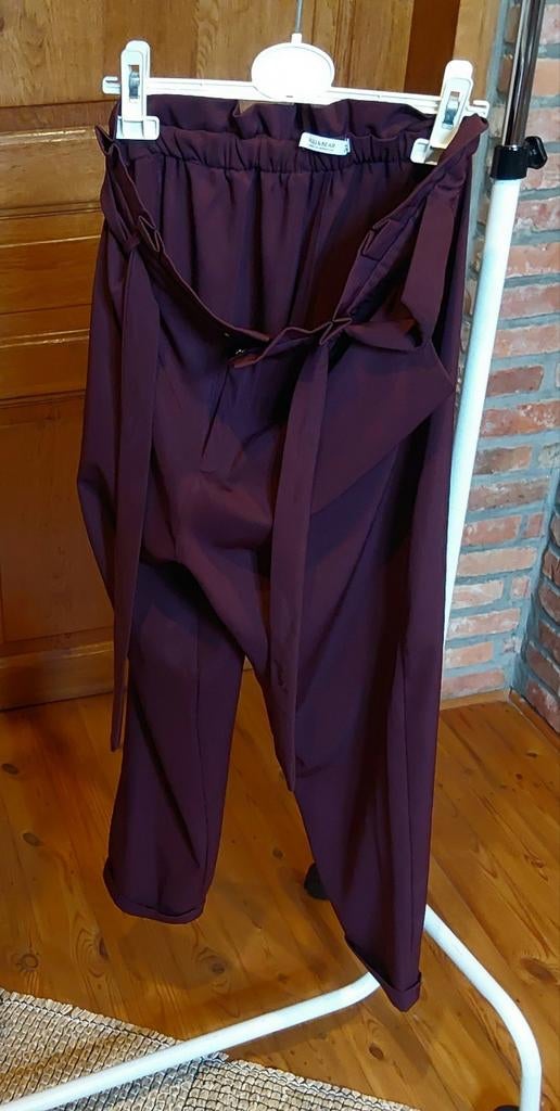 2 TM-broeken van bordeauxrood en beige polyester, Ophalen of Verzenden, Zo goed als nieuw, Maat 38/40 (M), Beige