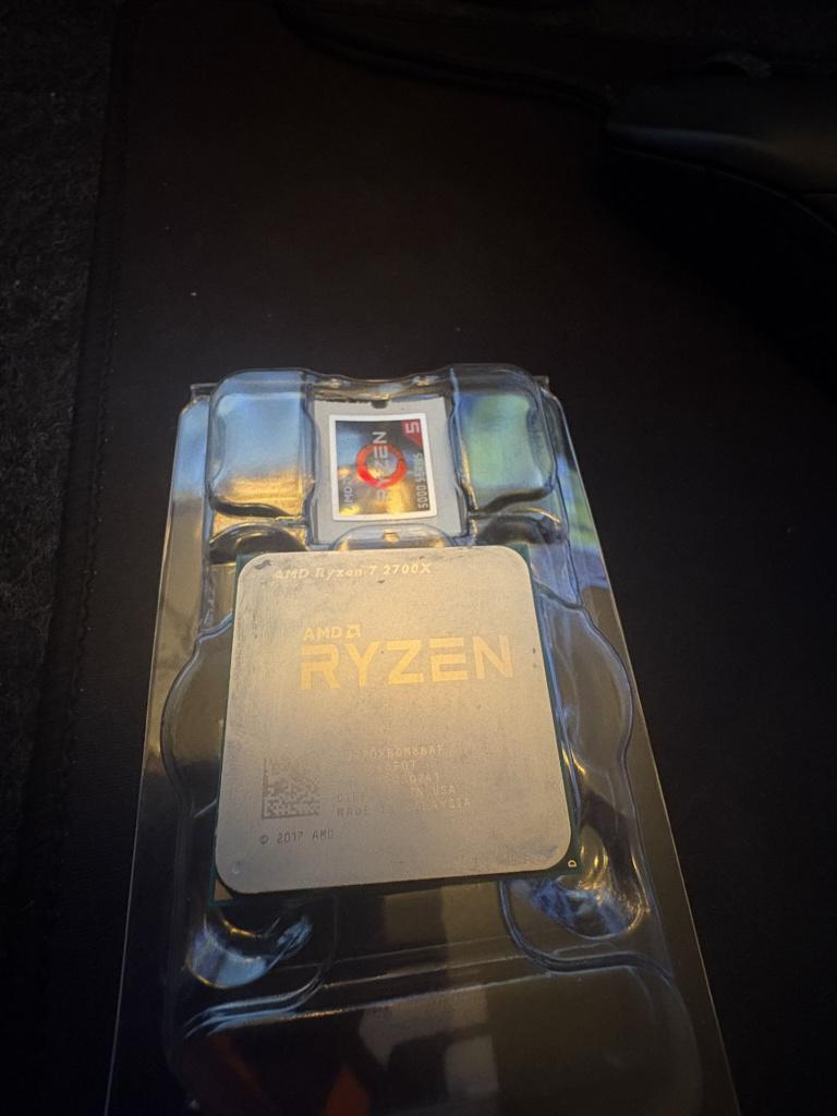 Ryzen 7 - 2700X (AMD), Informatique & Logiciels, Processeurs, Comme neuf, 8-core, 3 à 4 Ghz, Enlèvement