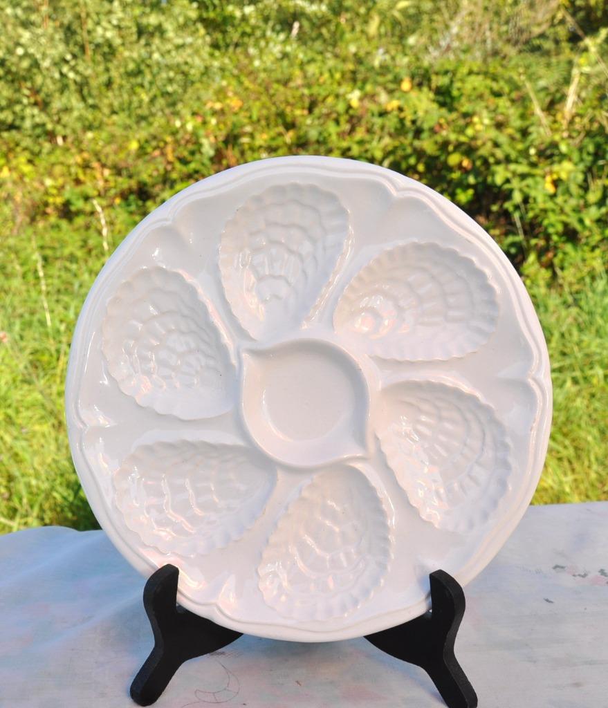 assiette blanche pour les huitres, Maison & Meubles, Cuisine | Vaisselle, Enlèvement ou Envoi, Comme neuf, Céramique, Assiettes(s)