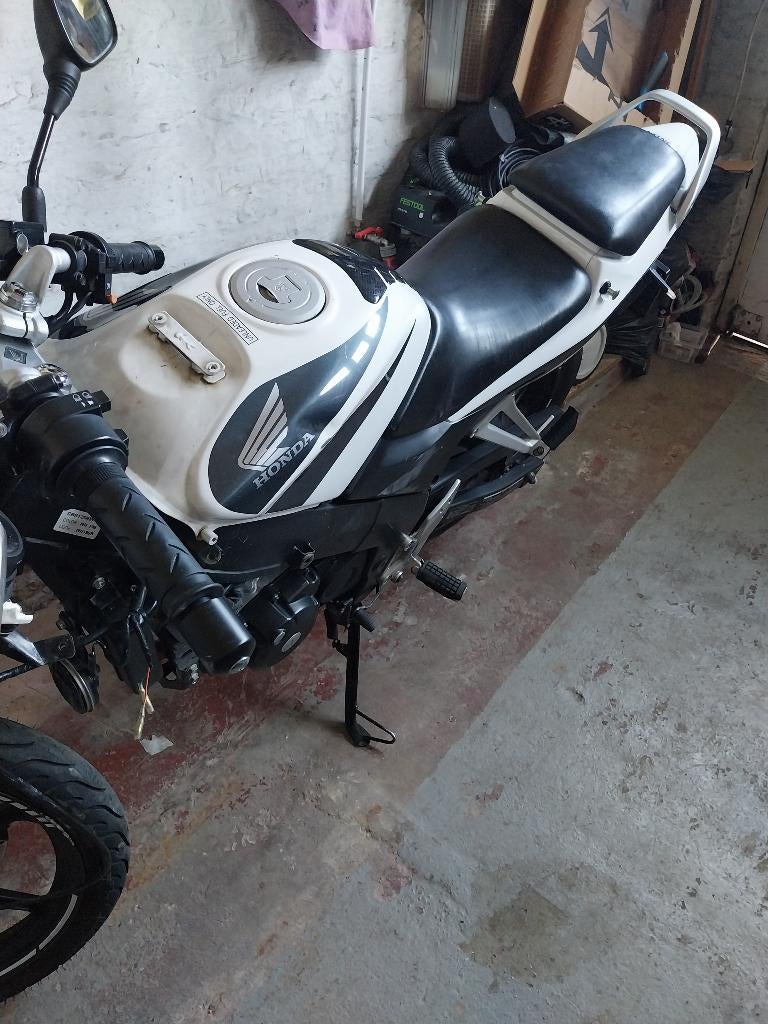 CBR125r accidentée, Motoren, Motoren | Schademotoren, Ophalen, Honda, Sport, 125 cc