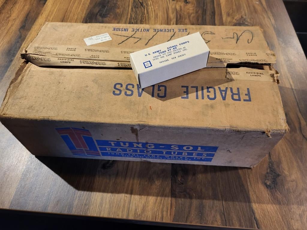 boîte complète lampes VT49, US 2WW, Collections, Envoi