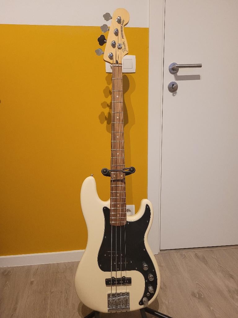 Basgitaar Fender Precision PJ Deluxe Active Olympic White PF, Muziek en Instrumenten, Snaarinstrumenten | Gitaren | Bas, Ophalen