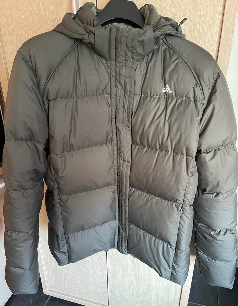 Donsjas/puffer dames Adidas Medium als nieuw, Kleding | Dames, Jassen | Winter, Zo goed als nieuw, Bruin, Ophalen of Verzenden