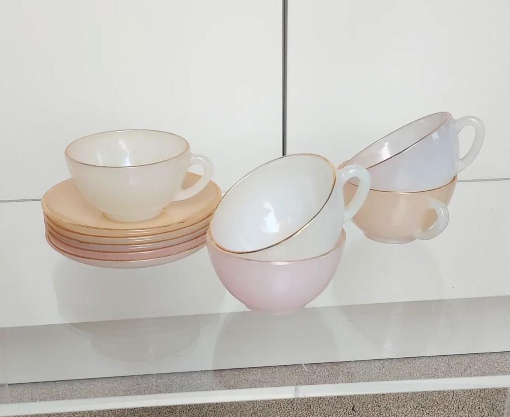 Tasses à pastel Arcopal (6pc de chaque), Maison & Meubles, Cuisine | Vaisselle, Verre, Enlèvement ou Envoi