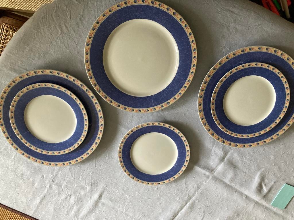 3 X 2 Assiettes à entrées /dessert et plates en porcelaine, Maison & Meubles, Cuisine | Vaisselle, Utilisé, Porcelaine, Autres styles