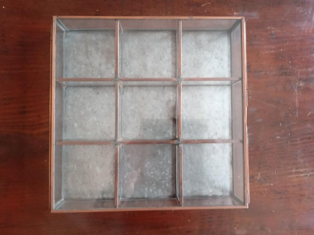 Vitrine à bijoux en verre et laiton., Enlèvement