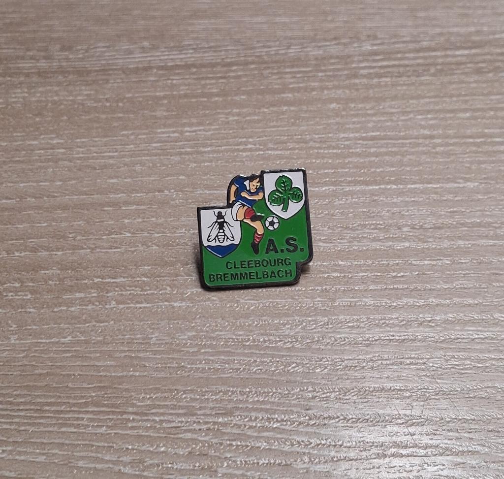 PIN - VOETBAL - FOOTBALL, Collections, Envoi, Utilisé, Sport, Insigne ou Pin's
