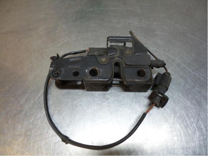 Mécanique de verrouillage capot d'un Volkswagen Polo (Polo, Volkswagen, -, 3 mois de garantie, Utilisé