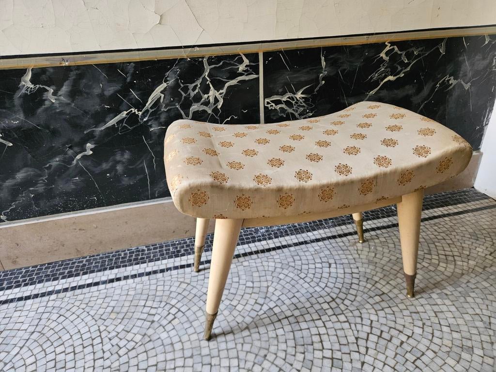 Vintage voetenbankje krukje - stof en hout - 50s en 60s, Ophalen, Hout