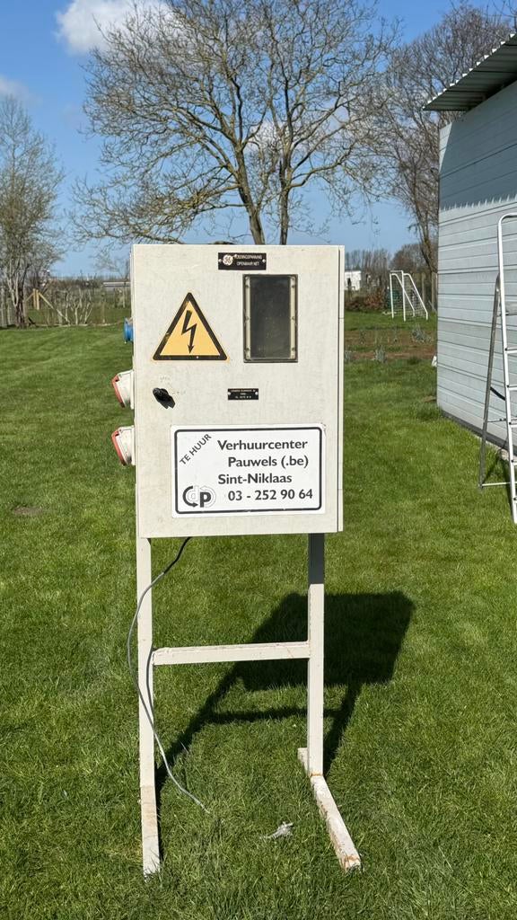 Werfkast, Doe-het-zelf en Bouw, Elektriciteit en Kabels, Ophalen, Zo goed als nieuw