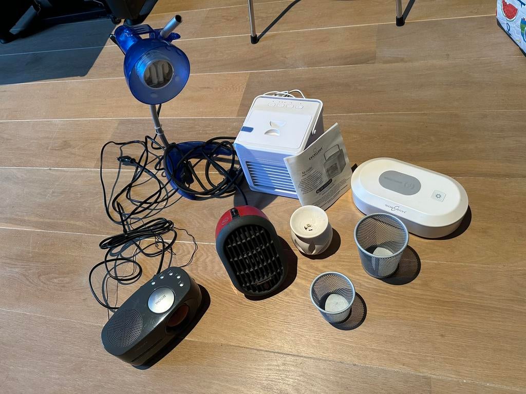 Bureaulamp, wekkerradio, mini warmteblazer, mini airco enz, Ophalen of Verzenden, Zo goed als nieuw