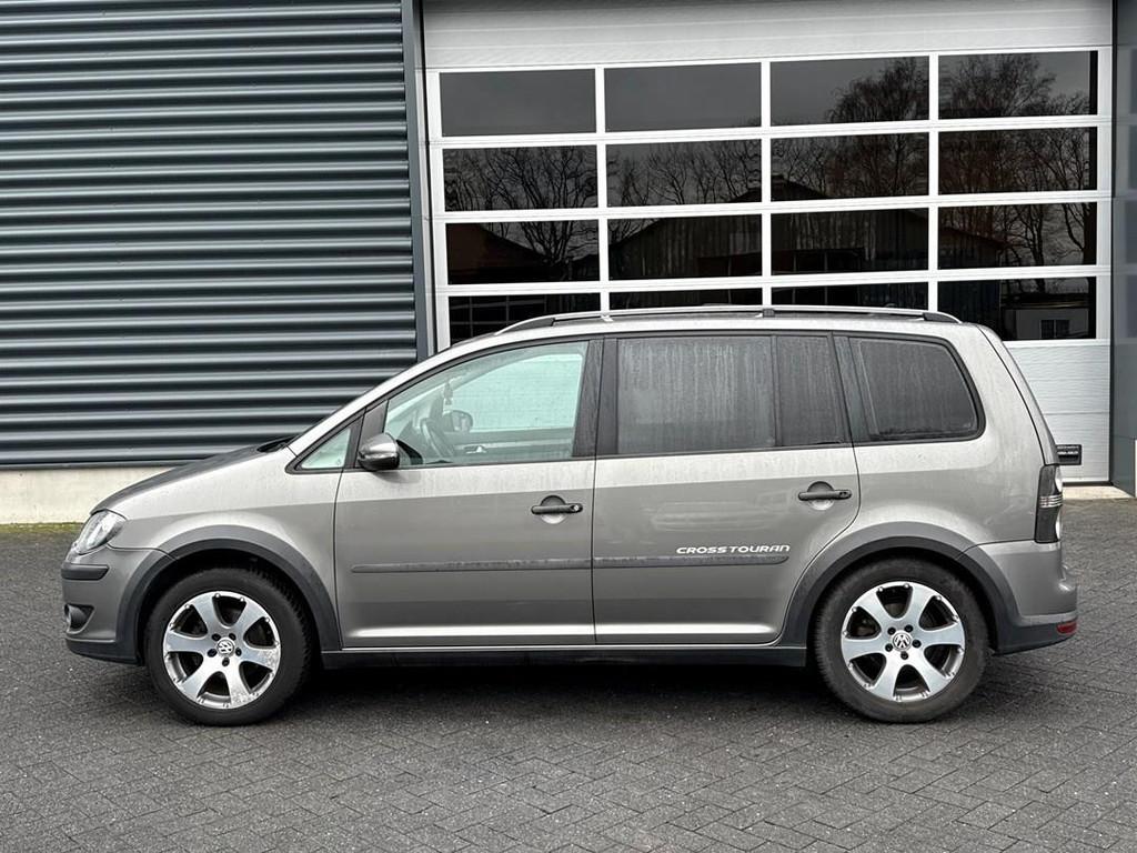 Volkswagen Touran 1.4 TSI Cross,7 persoons, trekhaak, cruise, Voorwielaandrijving, Euro 5, Monovolume, Gebruikt