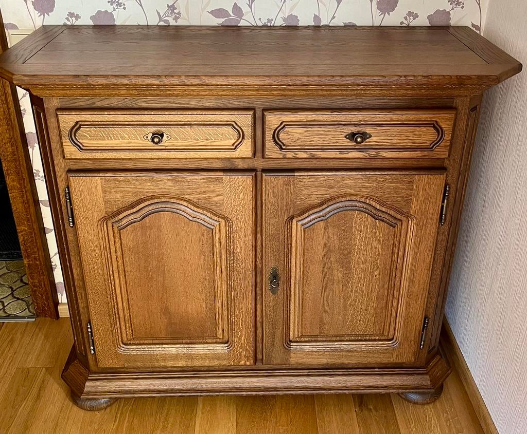 Buffet haut en chêne massif – état comme neuf – 116 cm, 25 à 50 cm, Comme neuf, 100 à 150 cm, Enlèvement