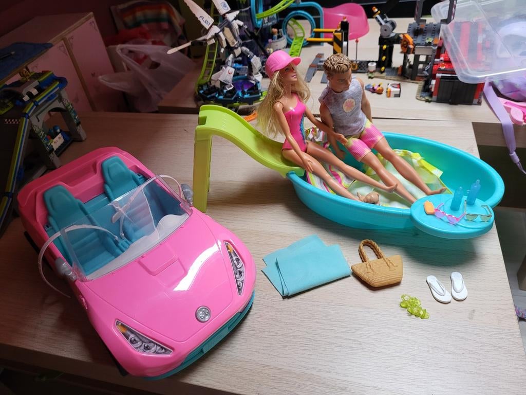 Barbie 2 in 1 set zwembad en cabrio, Ophalen
