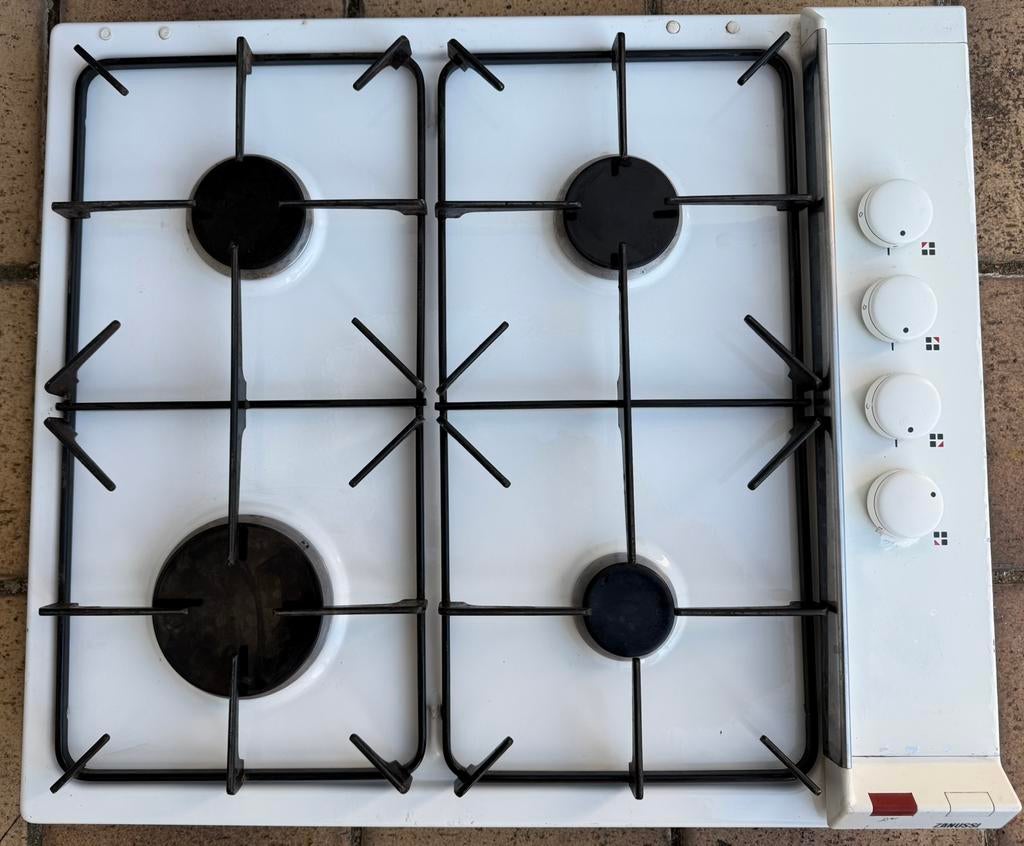 Zanussi gasfornuis met elektrische ontsteking, Ophalen, Zo goed als nieuw, Elektrisch