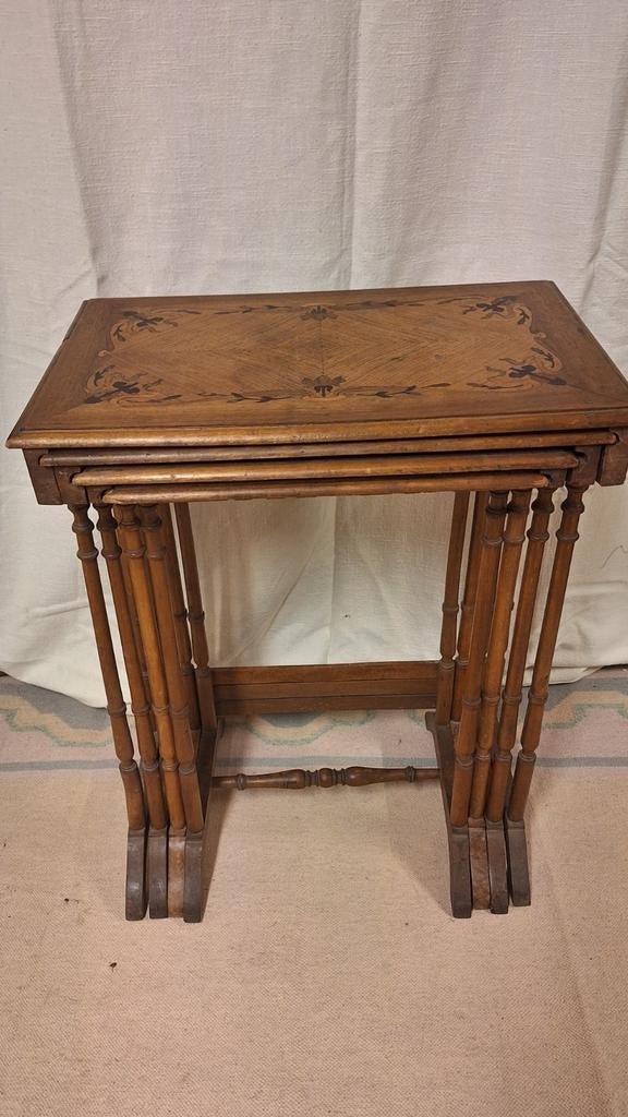 4 Tables Gygognes marqueterie