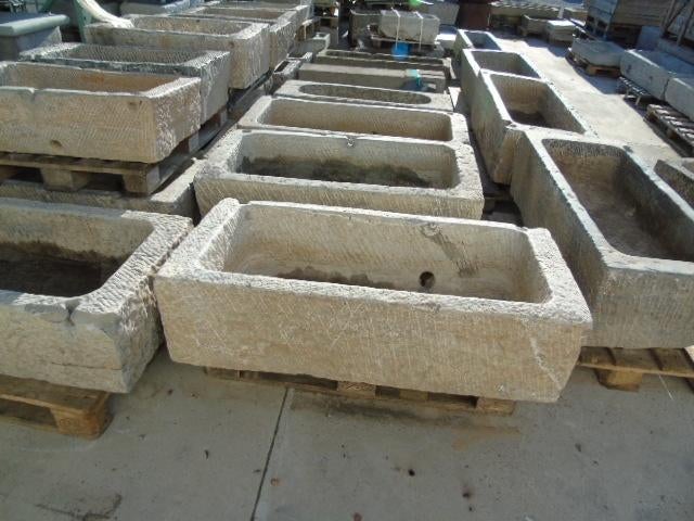 auge et bac , évier pierre bleu , jardinière , voir photos, Moins de 30 cm, Pierre, Enlèvement, Utilisé