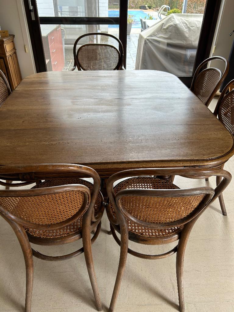 Antieke tafel en Thonet stoelen, Enlèvement