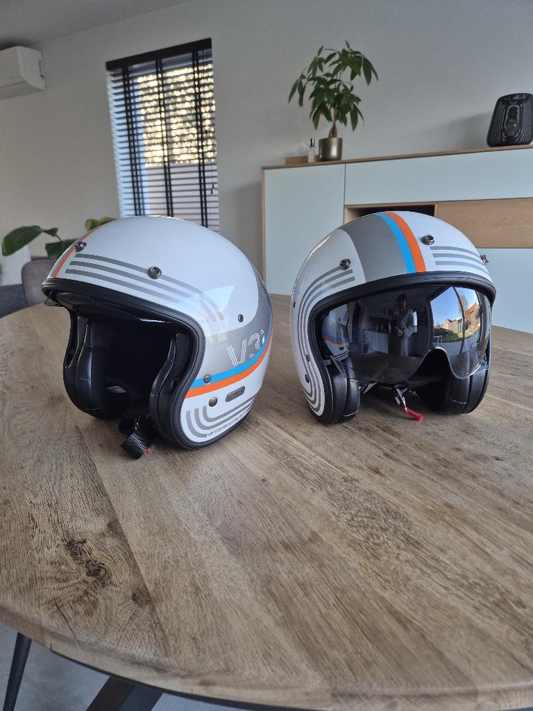 Scooter helmen in nieuwstaat!, Fietsen en Brommers, Brommerhelmen, Ophalen, Zo goed als nieuw, Medium, HJC