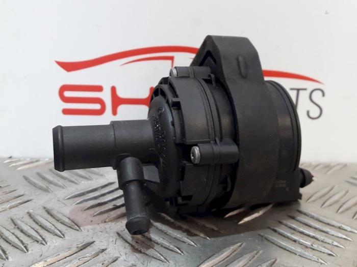 Extra waterpomp van een Mercedes E-Klasse, Gebruikt, -, Ophalen of Verzenden, -