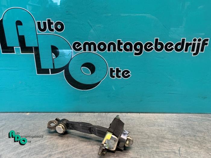 Deurvanger 4Deurs rechts-voor van een Lexus IS 200 (IS 200 9, Gebruikt, -, -, -