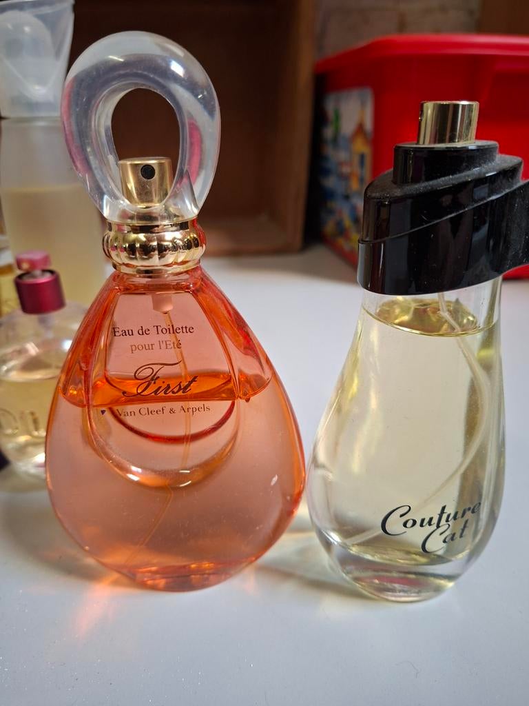 Set van 12 flesjes met verschillende parfums, Ophalen