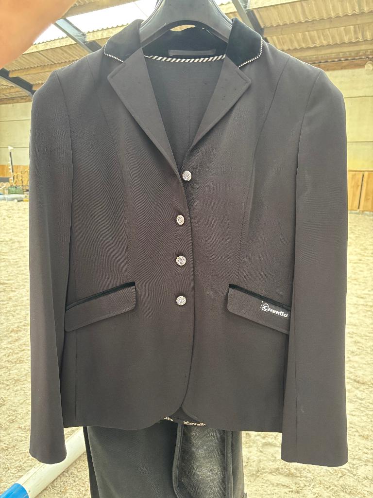 Zwarte wedstrijdjas met glitter- en velvet details, Dieren en Toebehoren, Dressuur, Ophalen of Verzenden, Zo goed als nieuw, Dames