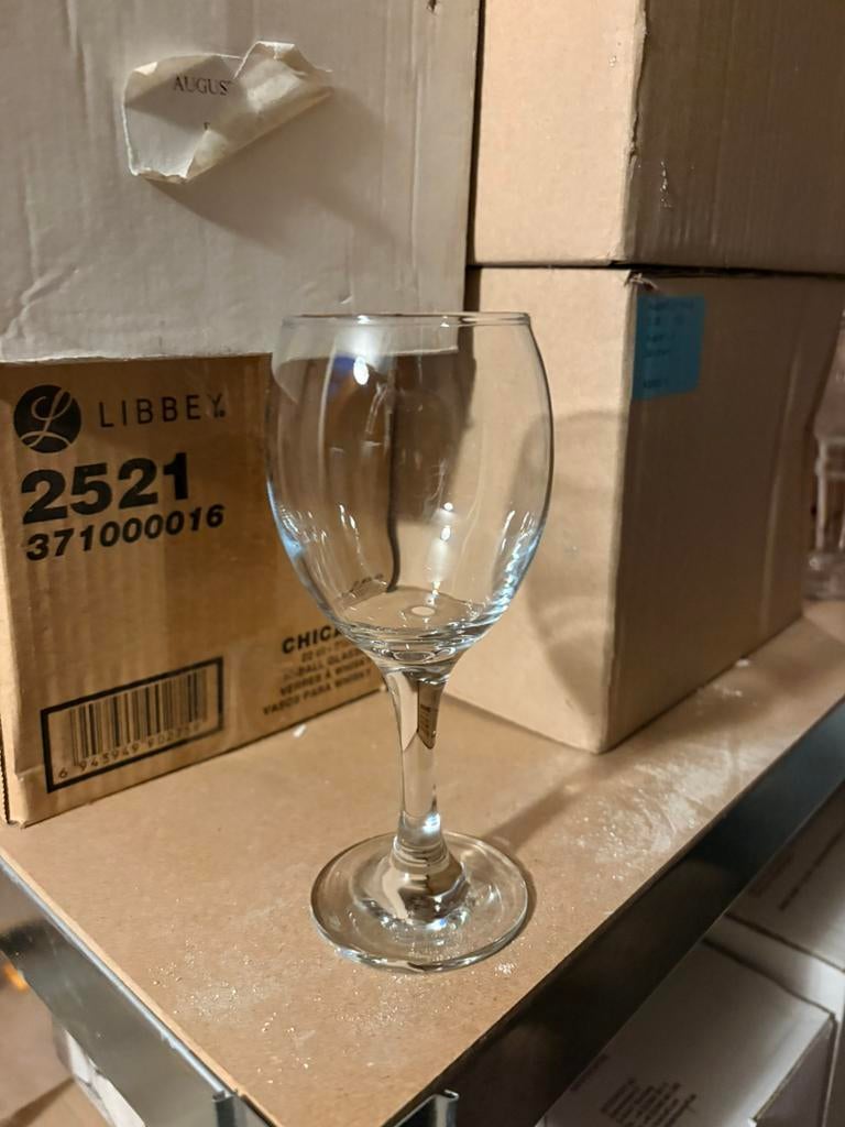 12 verres à vin blanc ou rosé, Enlèvement, Comme neuf, Autres types