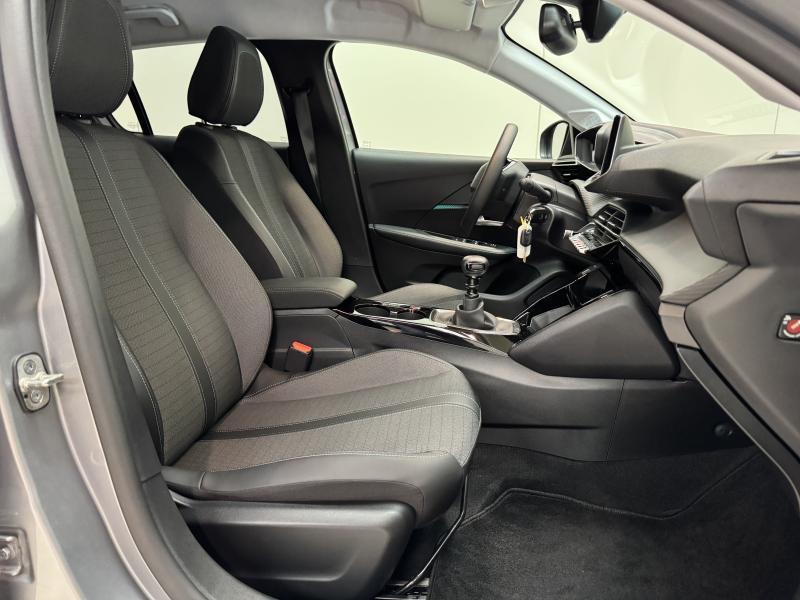 Peugeot 208 1.2i Allure Pack man6. LED|CARPLAY|CRUISE|DAB|PD, Argent ou Gris, Euro 6, Boîte manuelle, Noir