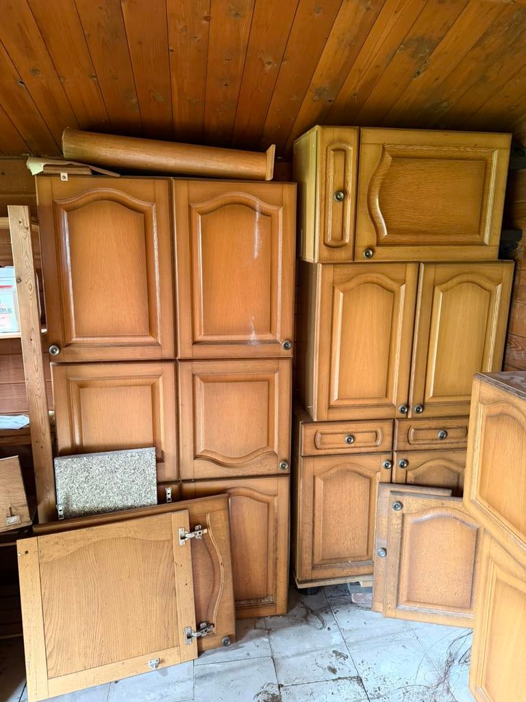 Lot massieve eikenhouten deuren en kasten te koop., Ophalen