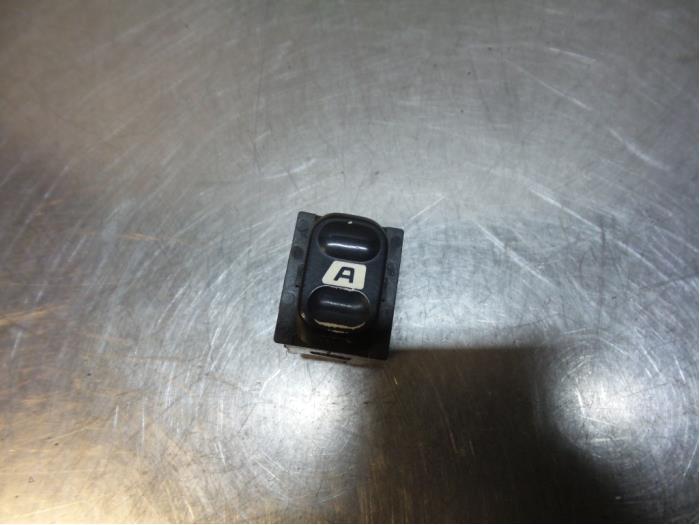 Commutateur vitre électrique d'un Peugeot Partner (Partner, -, Utilisé, -, Peugeot