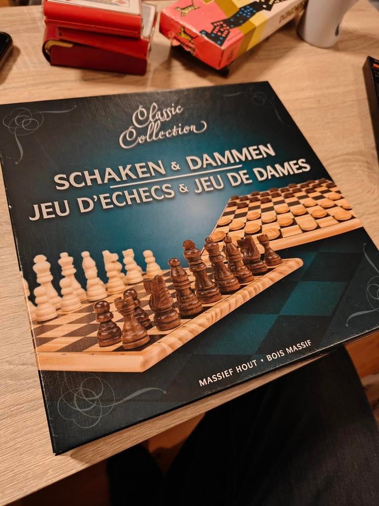 Jeu d'échecs et de dames, Enlèvement