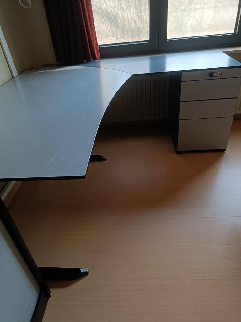 Hoekbureau met ladenkast, Enlèvement