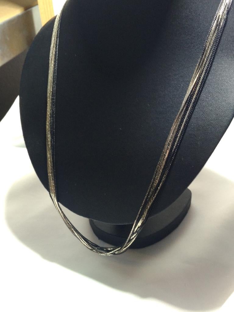 Collier rétro en argent et noir des années 70, Neuf, Enlèvement ou Envoi, Synthétique, Avec pendentif