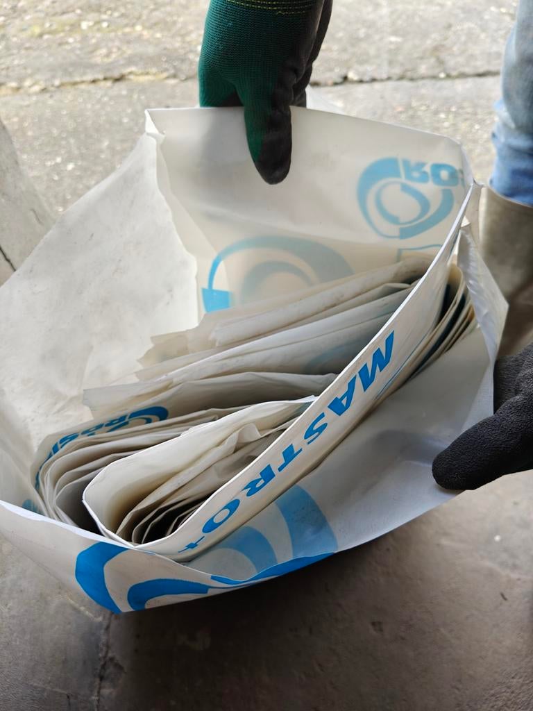 Lege zakken voor bv steengruis of afval, Ophalen