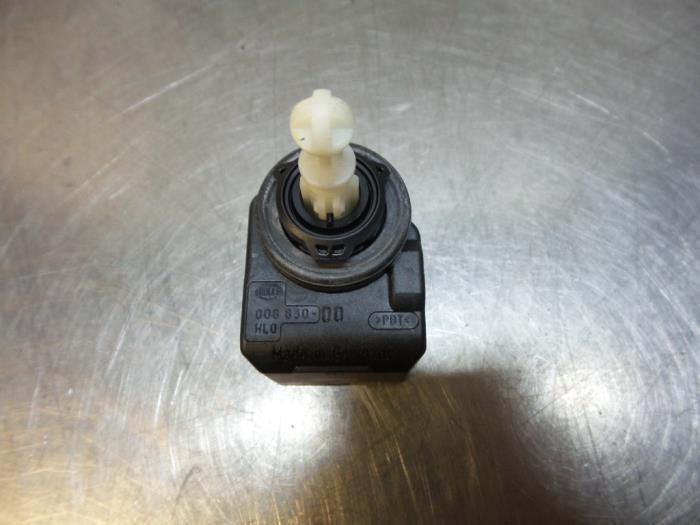 Moteur phare d'un Mercedes Sprinter (Sprinter 00-), -, 3 mois de garantie, Utilisé, -