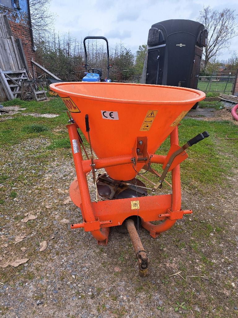 Épandeur d'engrais pour mini-tracteur, Articles professionnels, Enlèvement