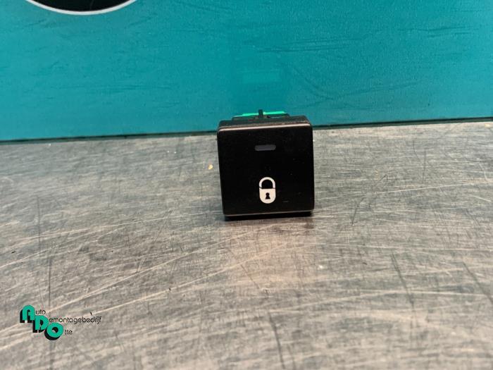 Commutateur verrouillage central des portes d'un Peugeot Par, -, 3 mois de garantie, Utilisé, -