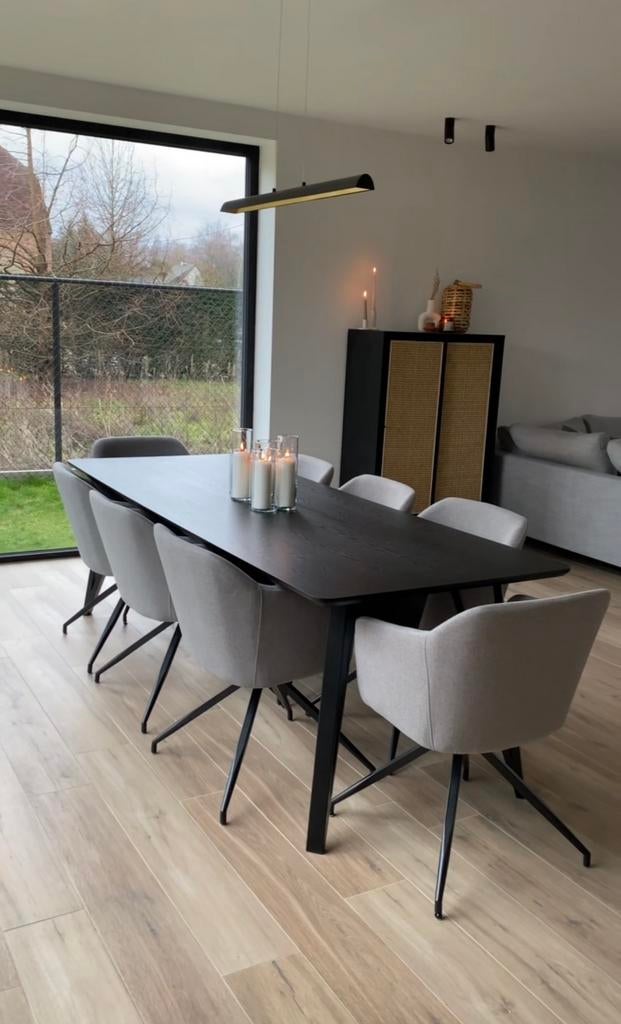 Tafel en 8 stoelen Juntoo, Ophalen, Zo goed als nieuw