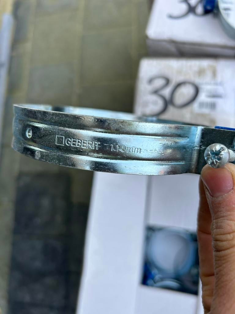 Geberit buisbeugels Ø110 mm – doos van 20 stuks – nieuw, Doe-het-zelf en Bouw, Buizen en Afvoer, Nieuw, Overige typen, Overige materialen