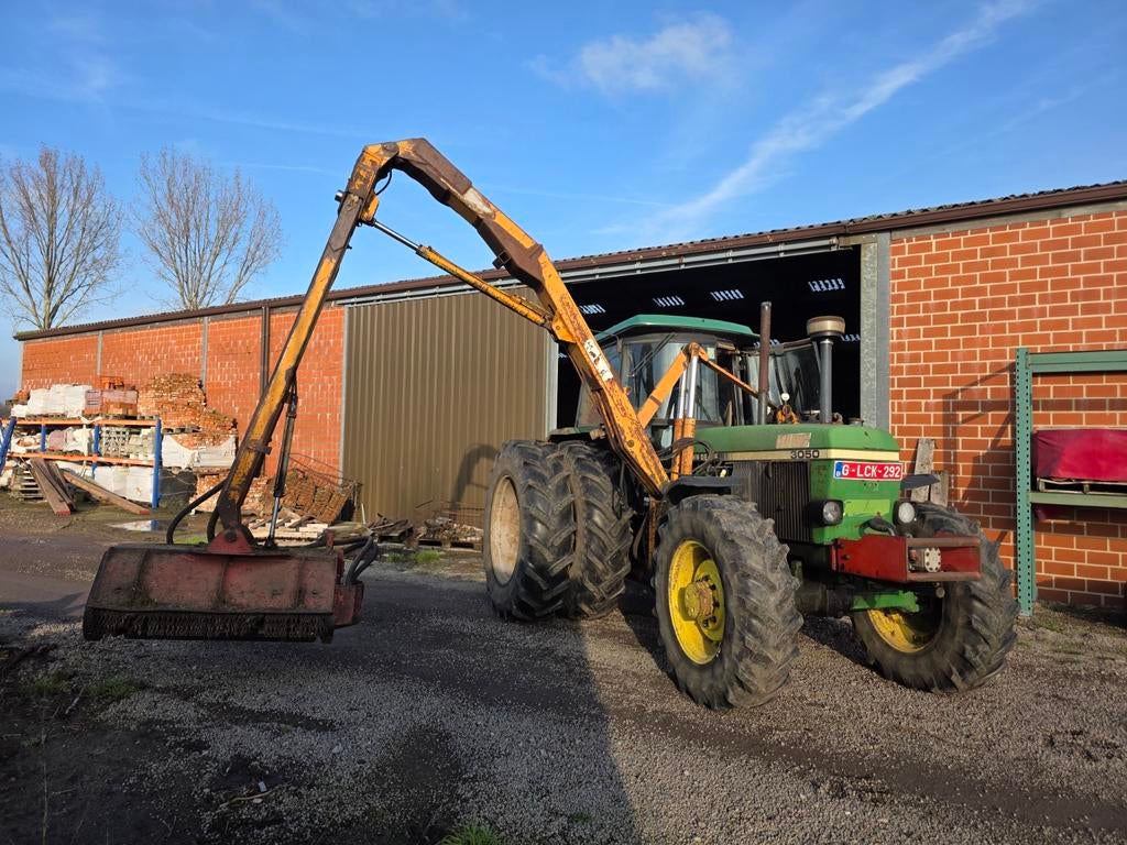 tractor John Dheere met maaiarm, Enlèvement, Utilisé, John Deere
