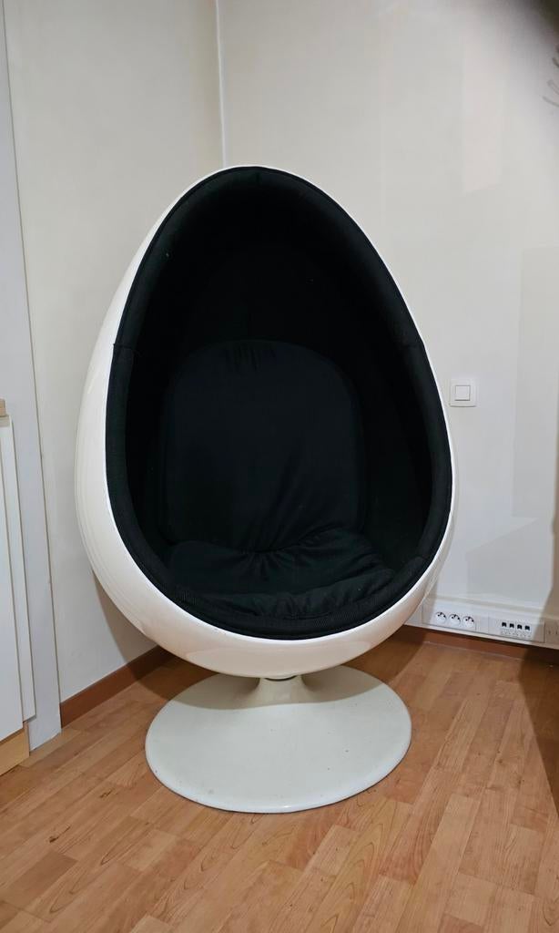 Witte Egg chair.Ophalen in Erembodegem ., Ophalen