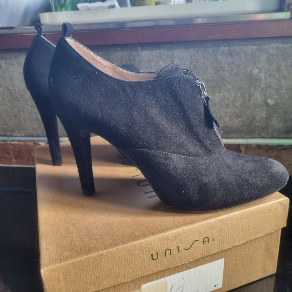 Suède laarsjes met hakken, Ophalen of Verzenden, Zo goed als nieuw, Zwart