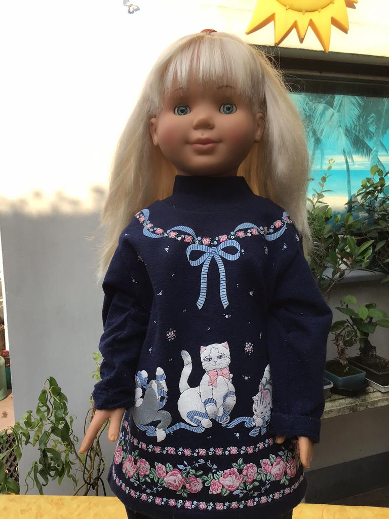 Poupée de 90 cm -  yeux bleus - long cheveux blond, Collections, Poupée