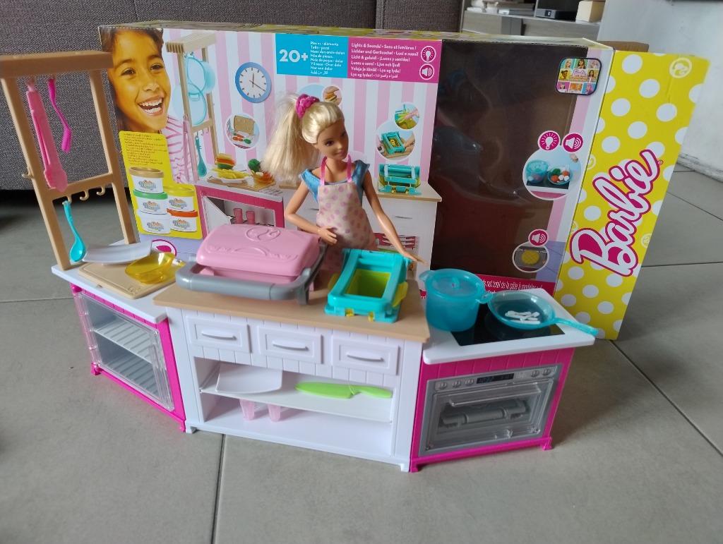 Keuken van Barbie met oven en kookvuur, Ophalen of Verzenden, Gebruikt, Barbie