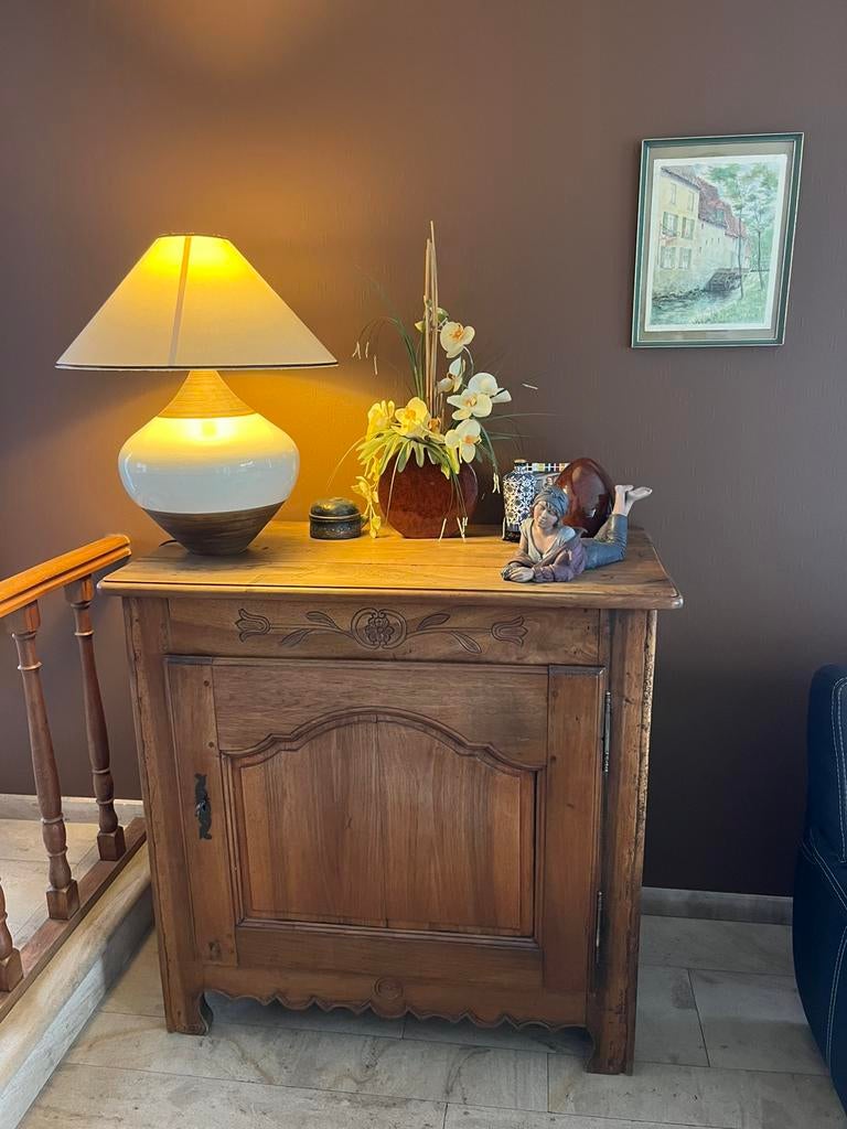 Antieke antieke meubels. Herkomst van de Landes (Fr), Ophalen