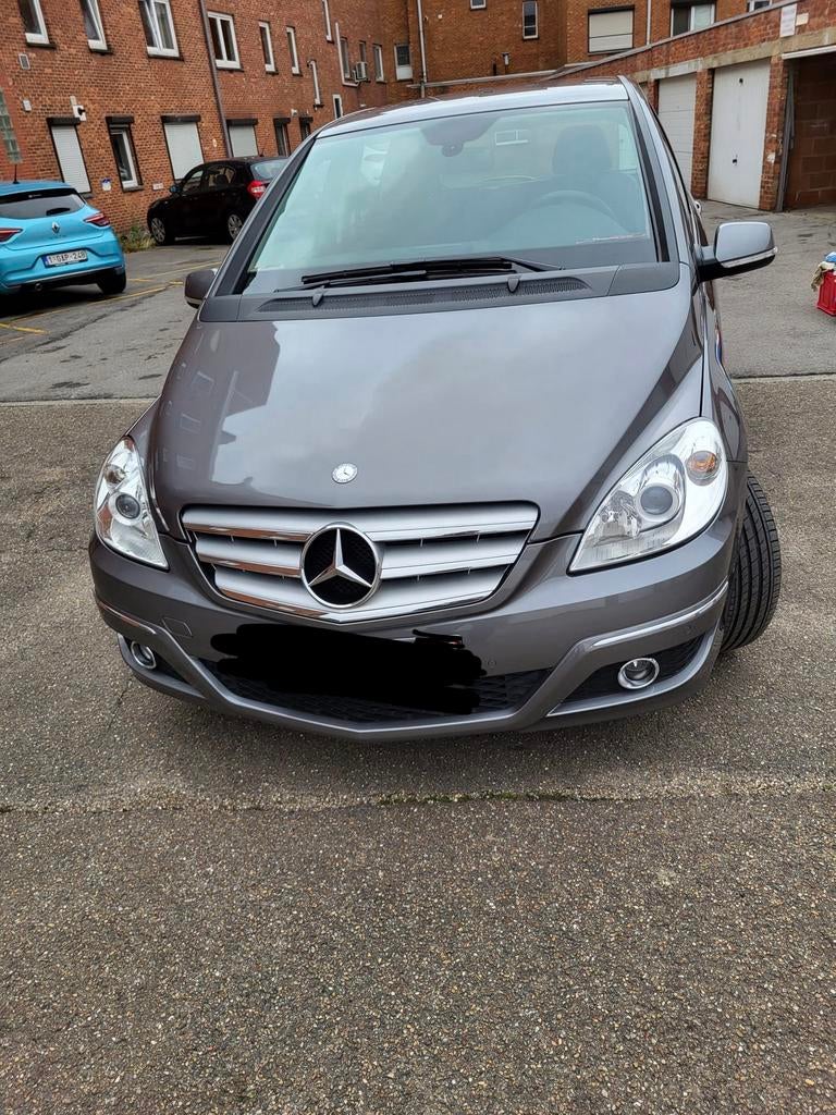 Mercedes B180-Gris-Très bon état, Autos, Argent ou Gris, Noir, 5 places, Automatique