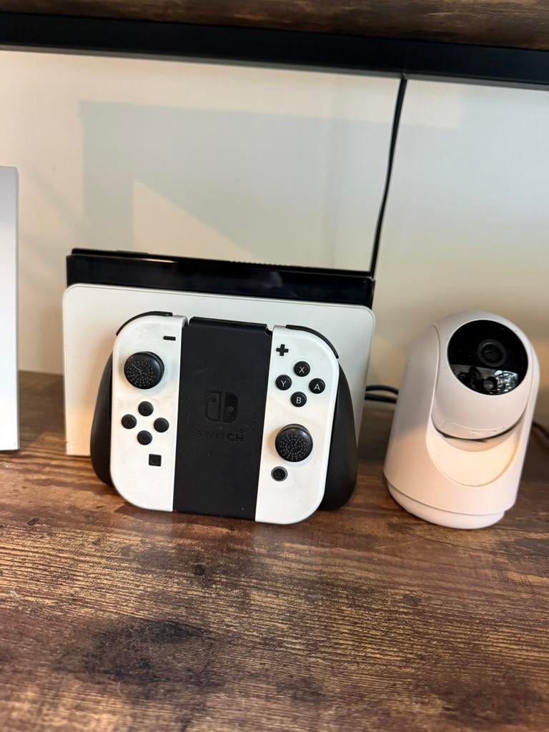 Nintendo Switch OLED + Dock + Joy-Cons + Jeux divers, Enlèvement, Comme neuf, Switch OLED